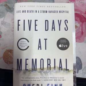 Five Days at Memorial: Life and Death in a Storm-Ravaged Hospital by Sheri Fink